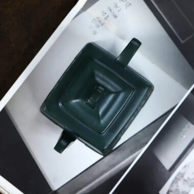 Full Handmade Yixing Zisha Teapot [Yin Zhi Qingxin] (Feicui Lu Ni – 300ml)