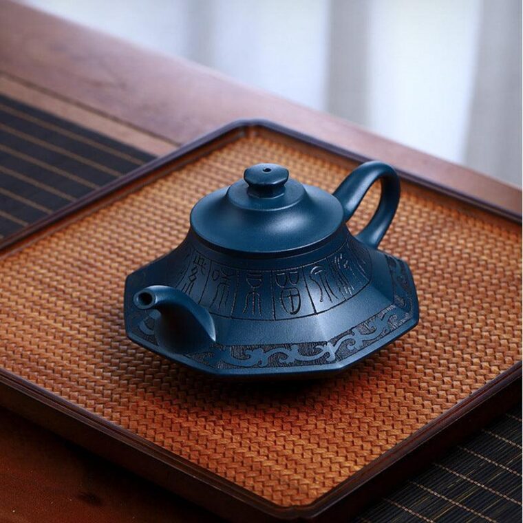 Full Handmade Yixing Zisha Teapot [Yun Lu Zhi Chun] (Tian Qing Ni – 260ml)