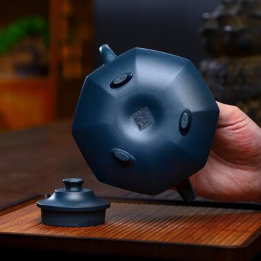 Full Handmade Yixing Zisha Teapot [Yun Lu Zhi Chun] (Tian Qing Ni – 260ml)