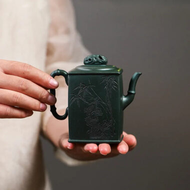 Full Handmade Yixing Zisha Teapot [Yun Qi Zhu Jing] (Feicui Lu Ni – 200ml)