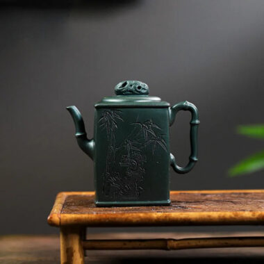 Full Handmade Yixing Zisha Teapot [Yun Qi Zhu Jing] (Feicui Lu Ni – 200ml)