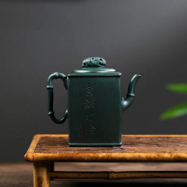 Full Handmade Yixing Zisha Teapot [Yun Qi Zhu Jing] (Feicui Lu Ni – 200ml)