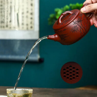 Full Handmade Yixing Zisha Teapot [Yun Shui Chan Xin] (Long Xue Sha – 350ml)