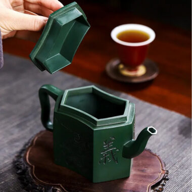 Full Handmade Yixing Zisha Teapot [Zhong Gan Yi Dan] (Feicui Lu Ni – 450ml)