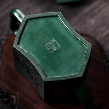 Full Handmade Yixing Zisha Teapot [Zhong Gan Yi Dan] (Feicui Lu Ni – 450ml)