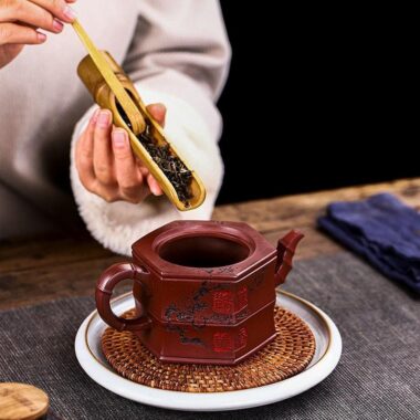 Full Handmade Yixing Zisha Teapot [Zhu Yun Mei Xiang] (Long Xue Sha – 400ml)