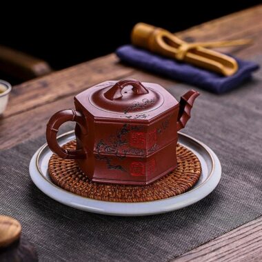 Full Handmade Yixing Zisha Teapot [Zhu Yun Mei Xiang] (Long Xue Sha – 400ml)