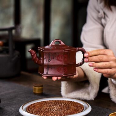 Full Handmade Yixing Zisha Teapot [Zhu Yun Mei Xiang] (Long Xue Sha – 400ml)