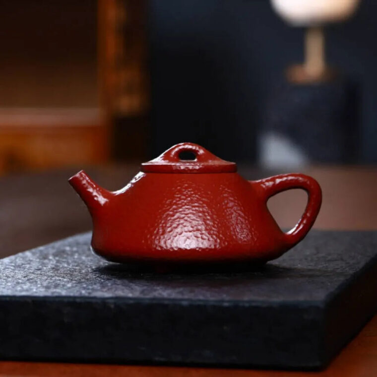Full Handmade Yixing Zisha Teapot [Ziye Shi Piao Pot] (Dahongpao – 200ml)
