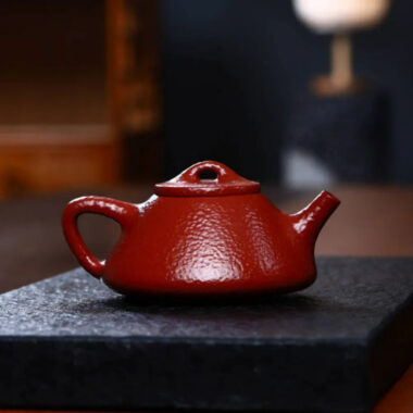 Full Handmade Yixing Zisha Teapot [Ziye Shi Piao Pot] (Dahongpao – 200ml)