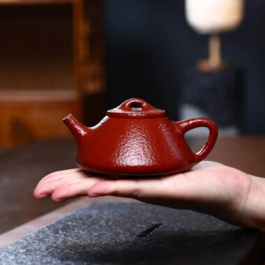 Full Handmade Yixing Zisha Teapot [Ziye Shi Piao Pot] (Dahongpao – 200ml)