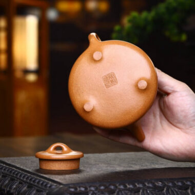 Full Handmade Yixing Zisha Teapot [Ziye Shi Piao Pot] (Wucai Lao Duan Ni – 280ml)
