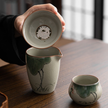 Ge Kiln Hand-painted Ice Crackle Ceramic [Lotus] Fair Cup / Strainer