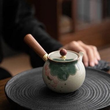 Ge Kiln Hand-painted Ice Crackle Ceramic [Lotus] Side Handle Teapot 250ml