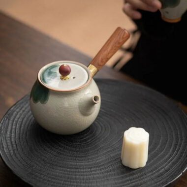 Ge Kiln Hand-painted Ice Crackle Ceramic [Lotus] Side Handle Teapot 250ml