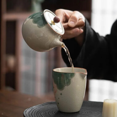 Ge Kiln Hand-painted Ice Crackle Ceramic [Lotus] Side Handle Teapot 250ml