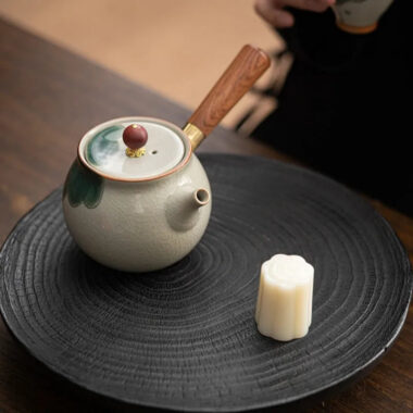 Ge Kiln Hand-painted Ice Crackle Ceramic [Lotus] Side Handle Teapot 250ml