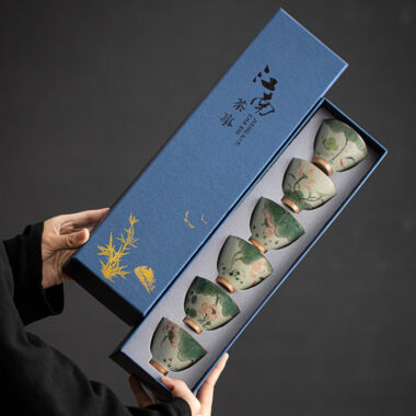 Ge Kiln Hand-painted Ice Crackle Ceramic [Lotus] Straw Hat Tea Cup Set