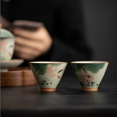 Ge Kiln Hand-painted Ice Crackle Ceramic [Lotus] Straw Hat Tea Cup Set