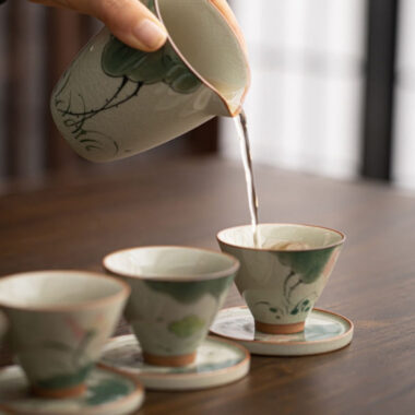 Ge Kiln Hand-painted Ice Crackle Ceramic [Lotus] Straw Hat Tea Cup Set