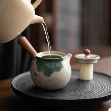 Ge Kiln Hand-painted Ice Crackle Ceramic Tea Set [Lotus]