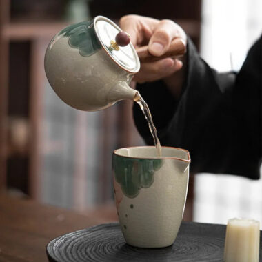 Ge Kiln Hand-painted Ice Crackle Ceramic Tea Set [Lotus]