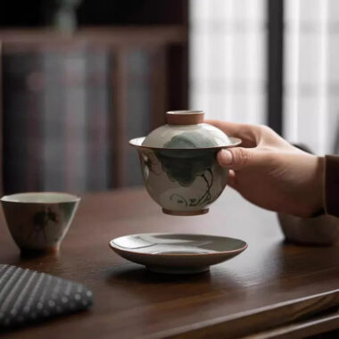 Ge Kiln Hand-painted Ice Crackle Ceramic Tea Set [Lotus]