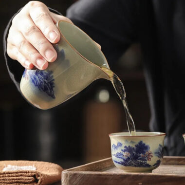 Jindezhen Gu Ru Ice Crackle Ceramic Fair Cup / Strainer [Jiangshan Keran]