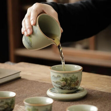 Jindezhen Gu Ru Ice Crackle Ceramic Fair Cup / Strainer [Zhi Ci Qinglu]