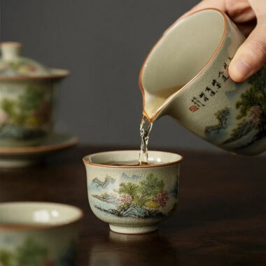 Jindezhen Gu Ru Ice Crackle Ceramic Tea Cup [Zhi Ci Qinglu]
