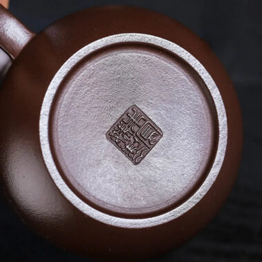 Master Handmade Yixing Zisha Tea Mug [Zhizh Changle] (Zi Ni – 380ml)