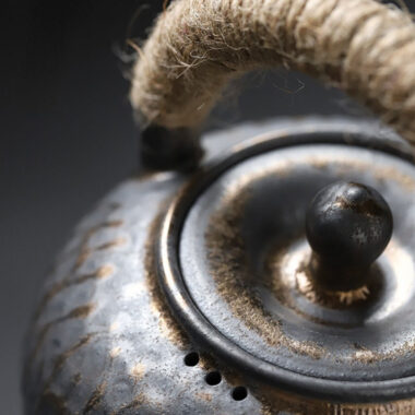 Retro Gilded Ceramic [Hammer Pattern Tiliang Teapot] 450ml