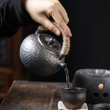 Retro Gilded Ceramic [Hammer Pattern Tiliang Teapot] 450ml