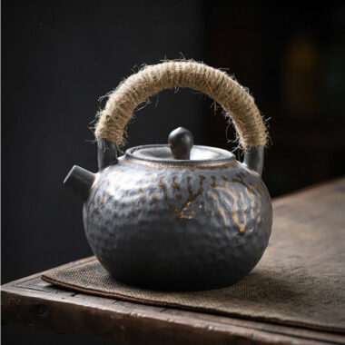 Retro Gilded Ceramic [Hammer Pattern Tiliang Teapot] 450ml