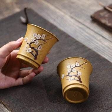 Yixing Zisha Master Tea Cup [Plum Blossom] 100ml (Color Change by Temperature)