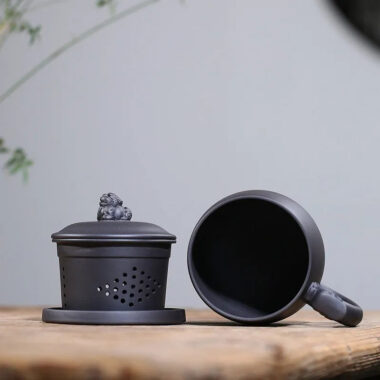 Yixing Zisha Tea Mug with Filter [Teng Long] (Hei Ni – 500ml)