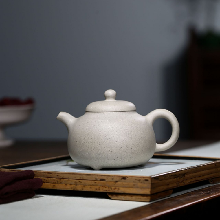 Yixing Zisha Teapot [3 Legs Ruding] (Bai Duan Ni – 290ml)