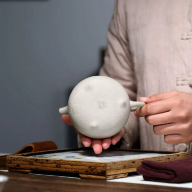 Yixing Zisha Teapot [3 Legs Ruding] (Bai Duan Ni – 290ml)