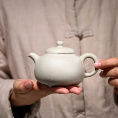 Yixing Zisha Teapot [3 Legs Ruding] (Bai Duan Ni – 290ml)