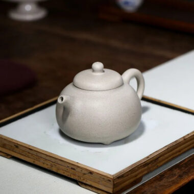 Yixing Zisha Teapot [3 Legs Ruding] (Bai Duan Ni – 290ml)