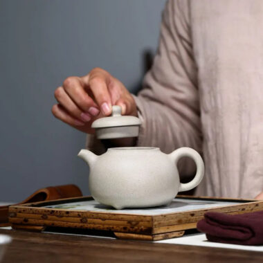Yixing Zisha Teapot [3 Legs Ruding] (Bai Duan Ni – 290ml)