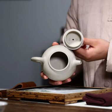 Yixing Zisha Teapot [3 Legs Ruding] (Bai Duan Ni – 290ml)