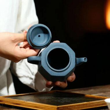 Yixing Zisha Teapot [Bafang Qing Yun] (Tian Qing Ni – 230ml)