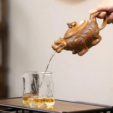 Yixing Zisha Teapot [Baxia Fuxi] (Longgu Jinsha – 380ml)