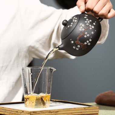 Yixing Zisha Teapot [Big Plum Blossom Xishi] (Hei Jin Sha – 430ml)