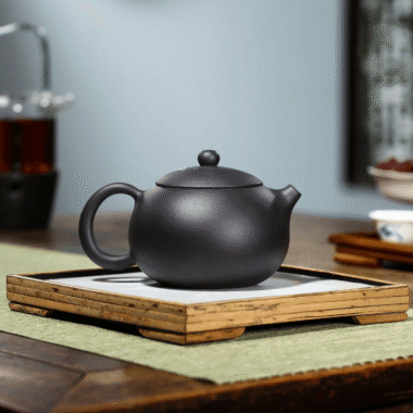 Yixing Zisha Teapot [Big Plum Blossom Xishi] (Hei Jin Sha – 430ml)