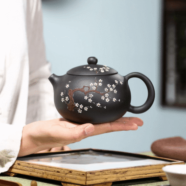 Yixing Zisha Teapot [Big Plum Blossom Xishi] (Hei Jin Sha – 430ml)
