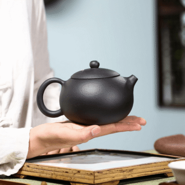 Yixing Zisha Teapot [Big Plum Blossom Xishi] (Hei Jin Sha – 430ml)
