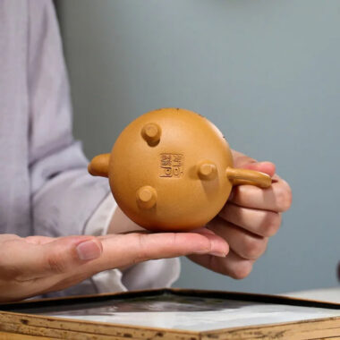 Yixing Zisha Teapot [Dabin Ruyi] (Huangjin Duan Ni – 160ml)