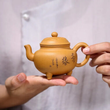 Yixing Zisha Teapot [Dabin Ruyi] (Huangjin Duan Ni – 160ml)